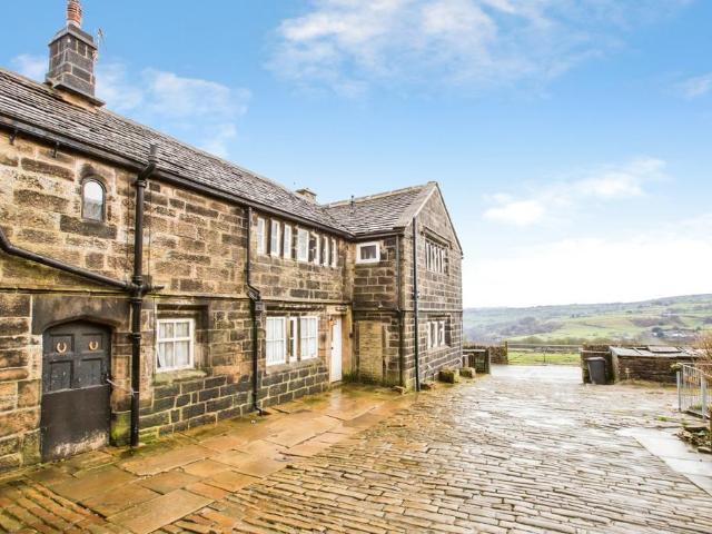 House for sale in Midgley, West Yorkshire