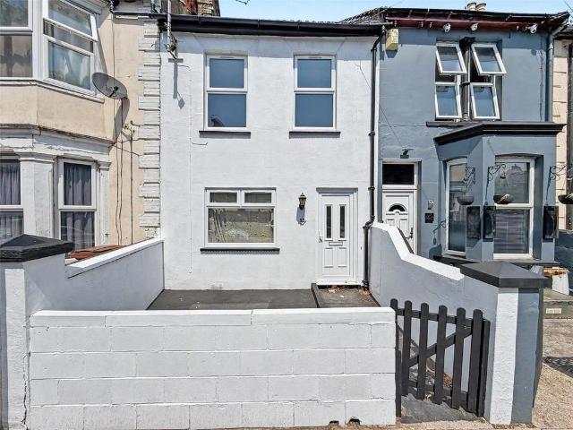 House for sale in Brompton, Gillingham