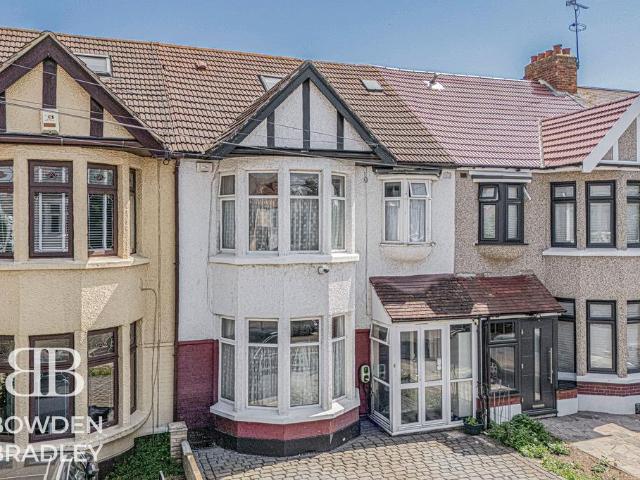 House for sale in Gants Hill, Greater London
