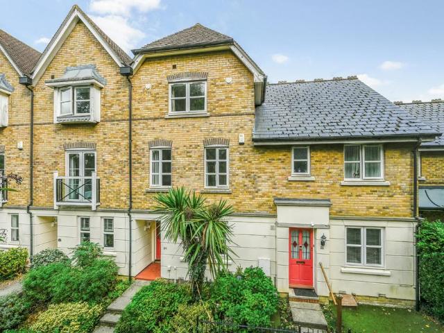 House for sale in Willesborough, Bridgefield