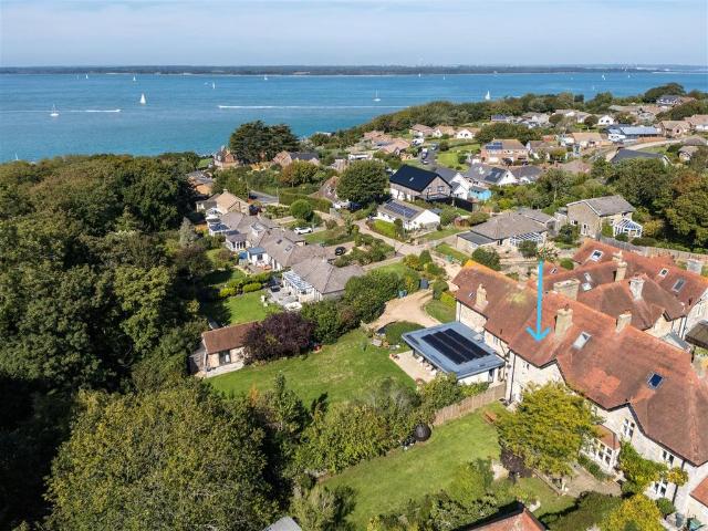 House for sale in Gurnard Marsh, Gurnard