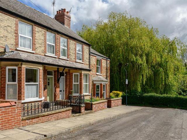 House for sale in High Field, York