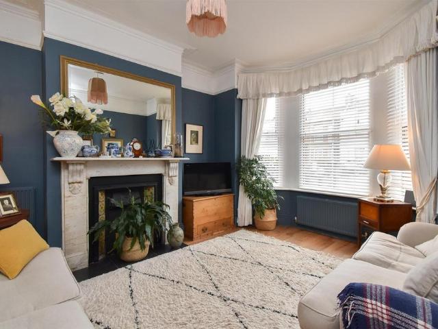 House for sale in Ore, Guestling Green