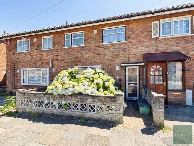 House for sale in Seven Kings, Greater London