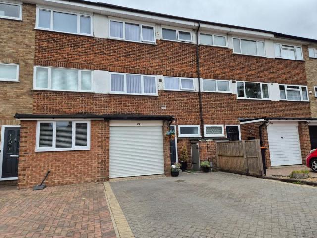 House for sale in Woodside Estate, Houghton Regis