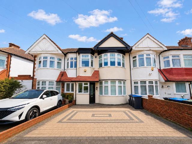 House for sale in Bowes, Greater London