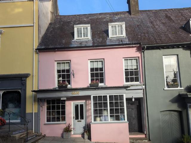 House for sale in Llandeilo, Wales