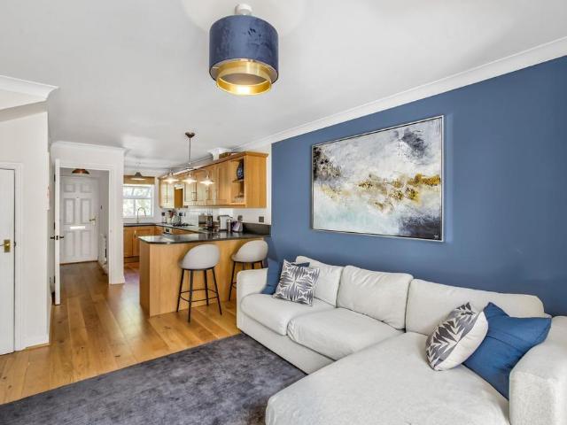 House for sale in Earlsfield, Greater London