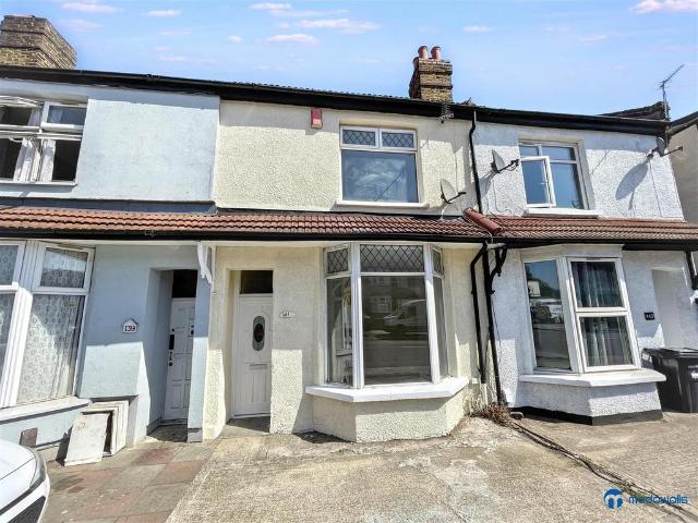 House for sale in Seven Kings, Greater London