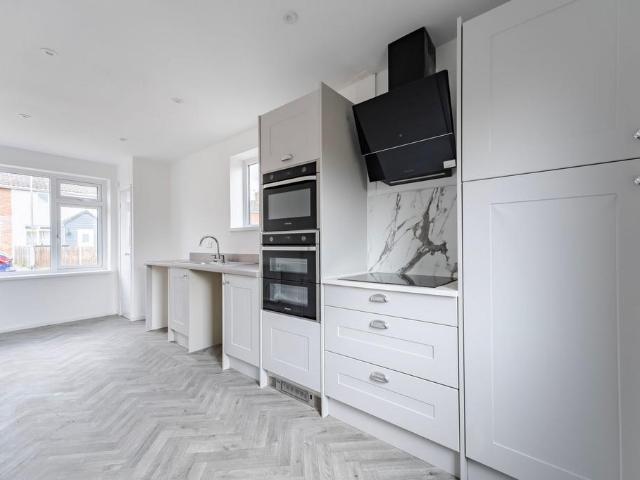 House for sale in Heartsease, East Bank
