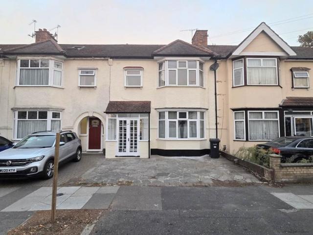 House for sale in London Borough of Redbridge, Greater London
