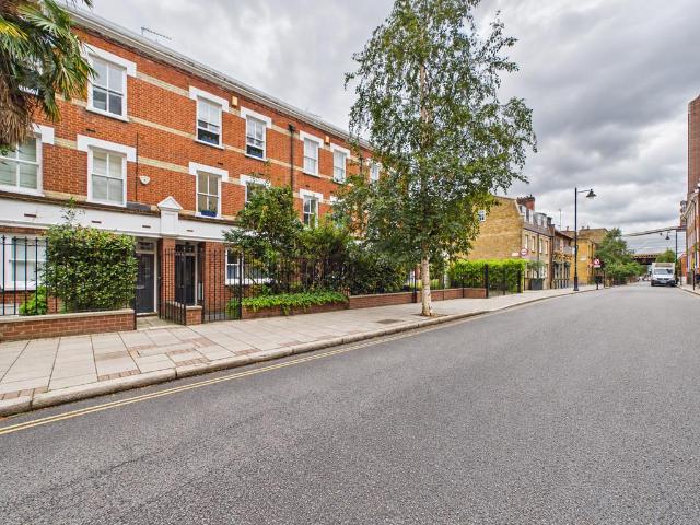 House for sale in Greater London