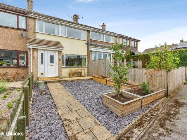 House for sale in Old Glossop, Charlesworth