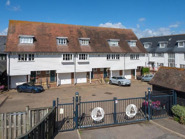 House for sale in Oad Street, Kent