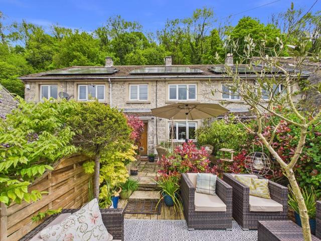 House for sale in Froggatt, East Midlands
