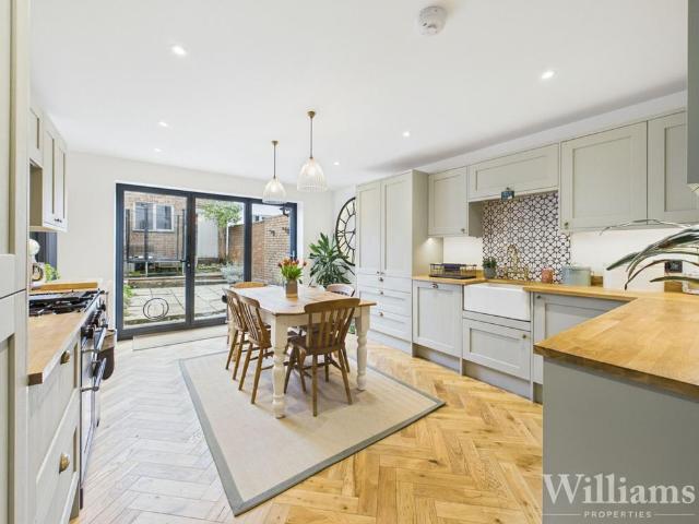 House for sale in Victoria Park, Aylesbury