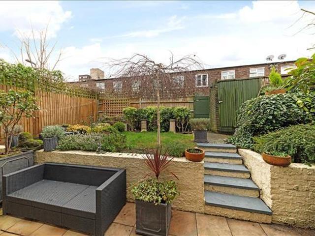 House for sale in Greater London