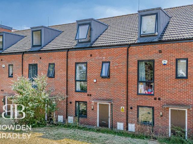 House for sale in Chigwell, Epping