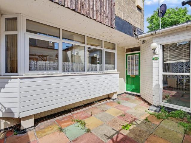 House for sale in Laindon, Essex