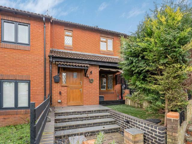 House for sale in Ashlyns Estate, Pouchen End