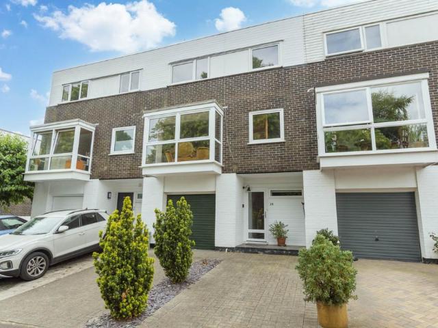 House for sale in Lakenham, East Bank