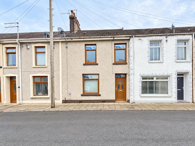 House for sale in Robertstown, Trecynon
