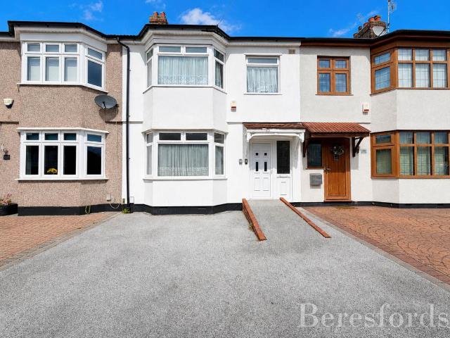 House for sale in Gidea Park, Greater London