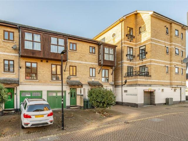 House for sale in Silvertown, Greater London