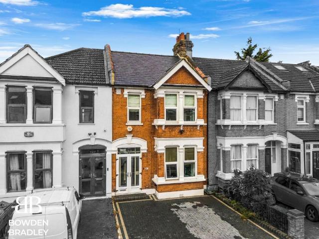 House for sale in London Borough of Redbridge, Greater London
