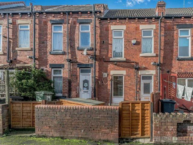 House for sale in Farnley, West Yorkshire