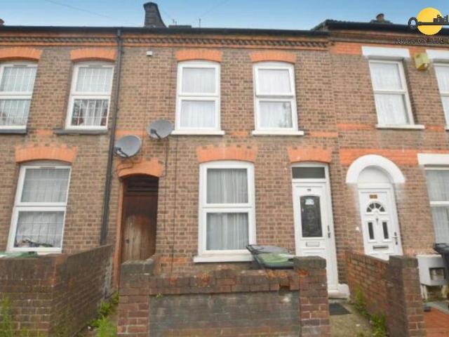 House for sale in Spring Park, Luton