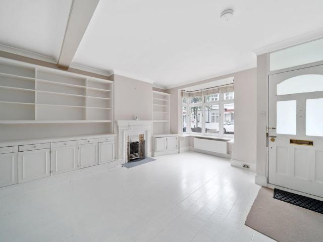 House for sale in London Borough of Hounslow, Strand