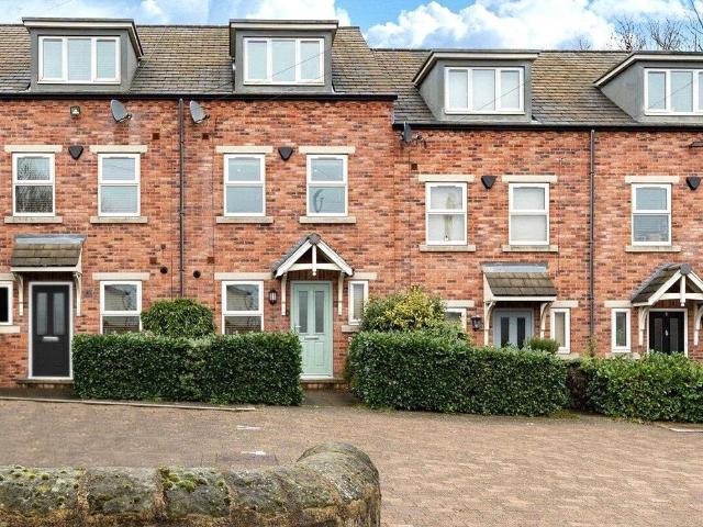 House for sale in Farsley, West Yorkshire
