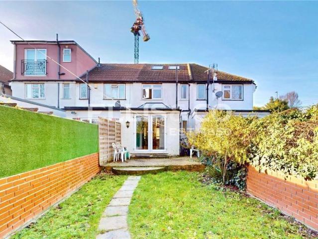 House for sale in London Borough of Ealing, Greenford