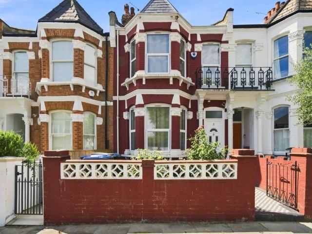 House for sale in Brondesbury Park, Greater London