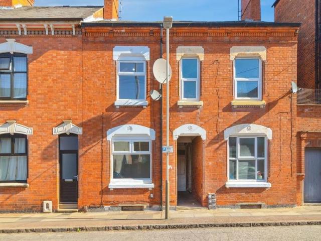 House for sale in Bede Island, Leicester