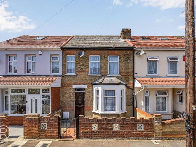 House for sale in London Borough of Ealing, Greater London