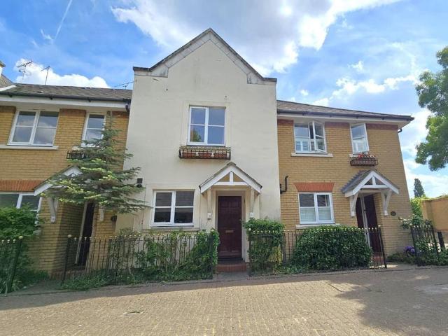 House for sale in St Margarets, Greater London