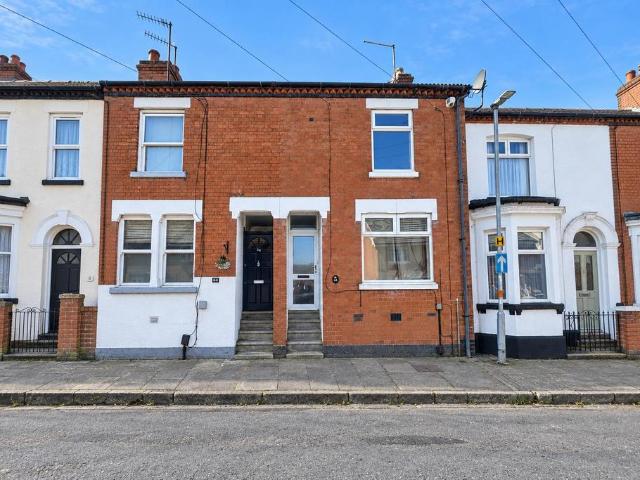 House for sale in Kingsley Park, Northampton