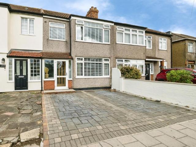 House for sale in Elm Park, Greater London