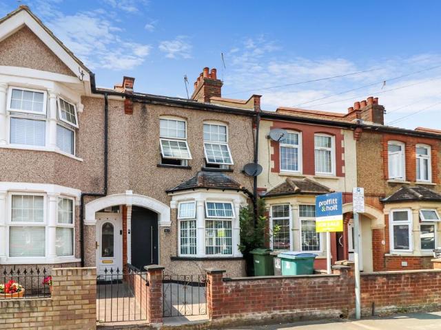 House for sale in Holywell Estate, North Watford
