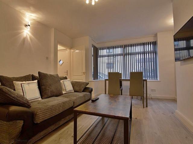 House for sale in Greaves, Bare