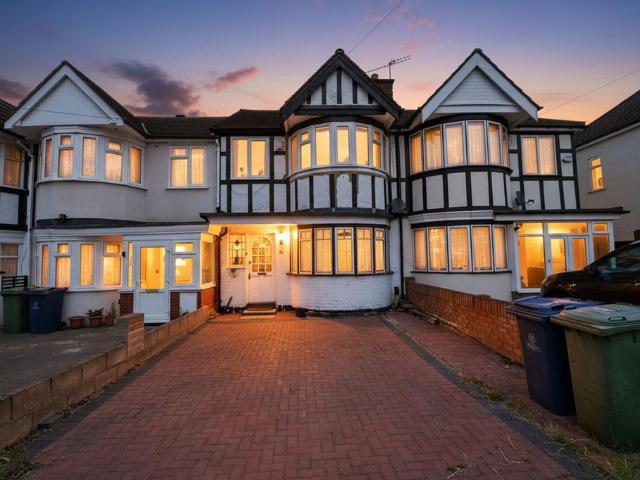 House for sale in Lane, Greater London