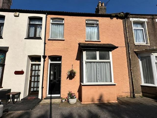 House for sale in Upton, Acol