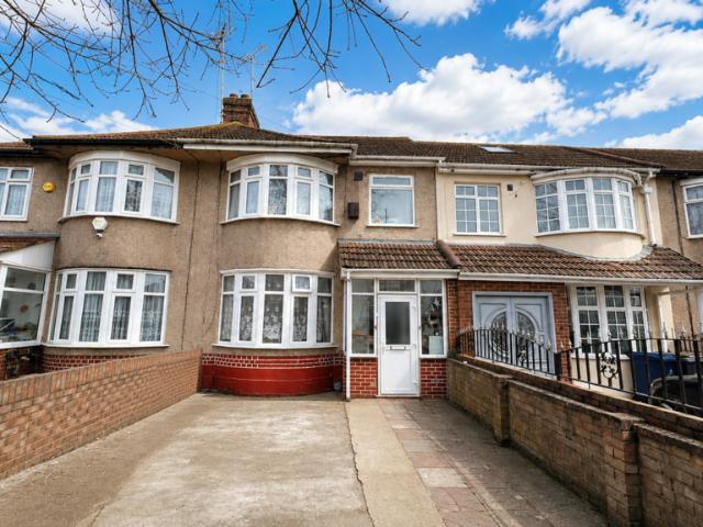 House for sale in London Borough of Ealing, Greenford