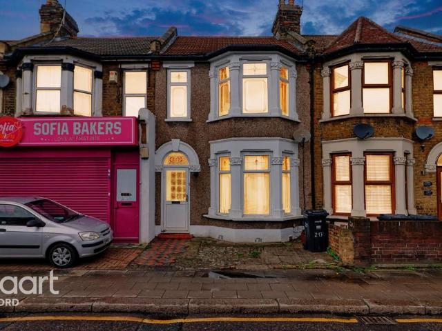 House for sale in London Borough of Redbridge, Greater London