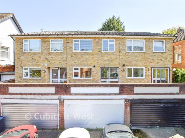 House for sale in Hillview, Surrey