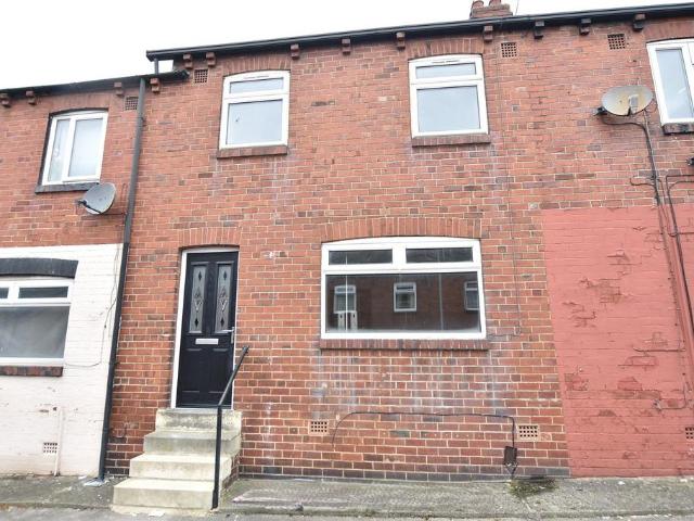 House for sale in East End Park, West Yorkshire