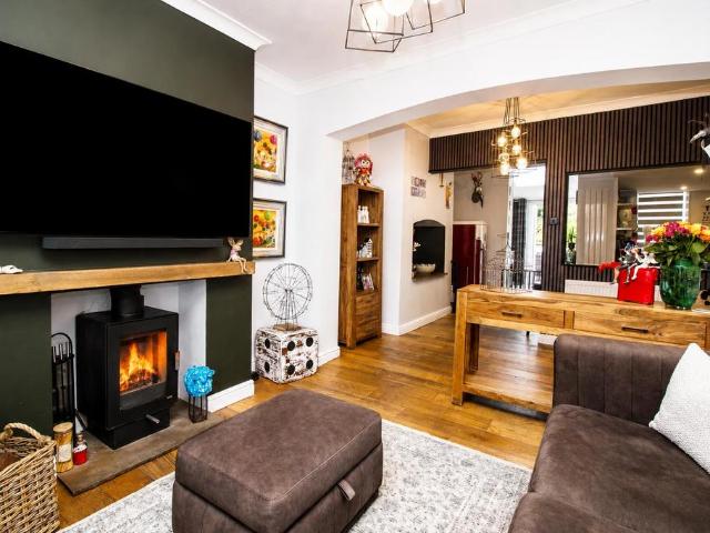 House for sale in Blackamoor, Guide
