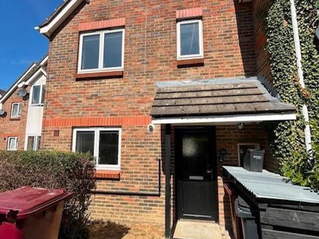 House for sale in Dee Park, Reading